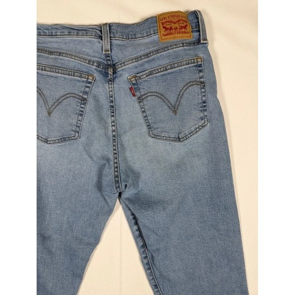 Levis Wedgie‎ Straight Distressed High Rise Jeans Light Wash Blue Size 32